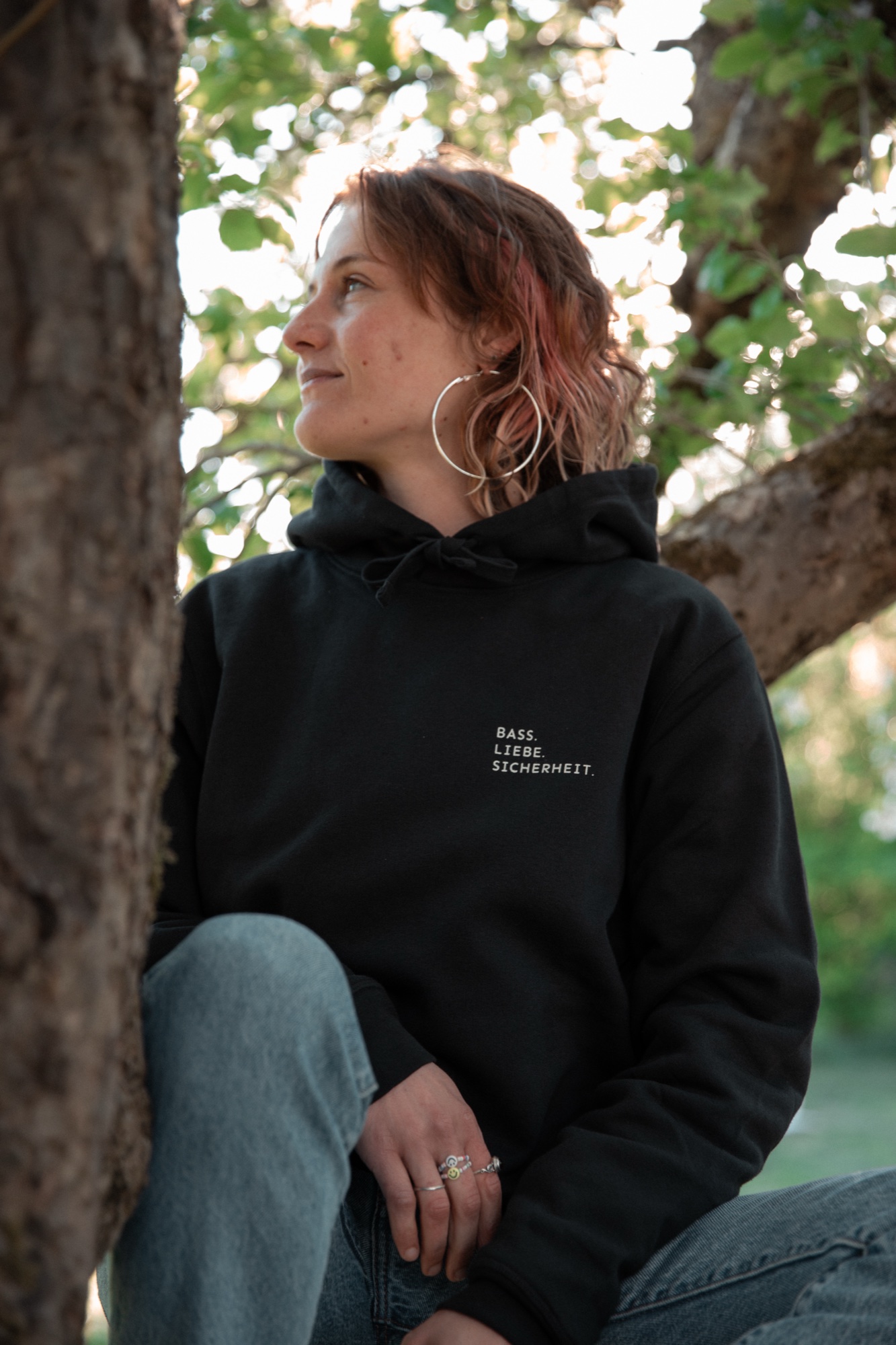 bass.liebe.sicherheit – hoodie schwarz 3